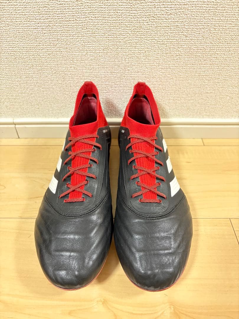 サッカースパイク　アディダス　プレデター