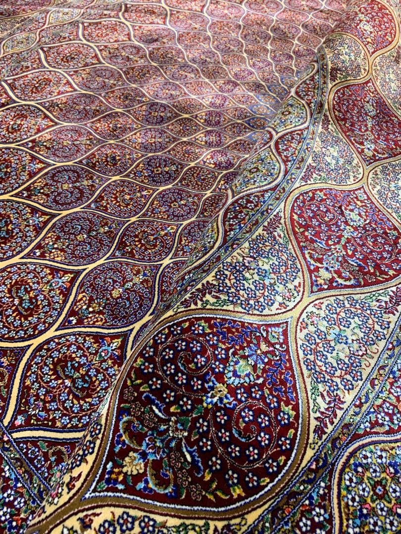 ペルシャ、イラン、シルクラウンドラグ/サイズ：203cm…. .77pm。