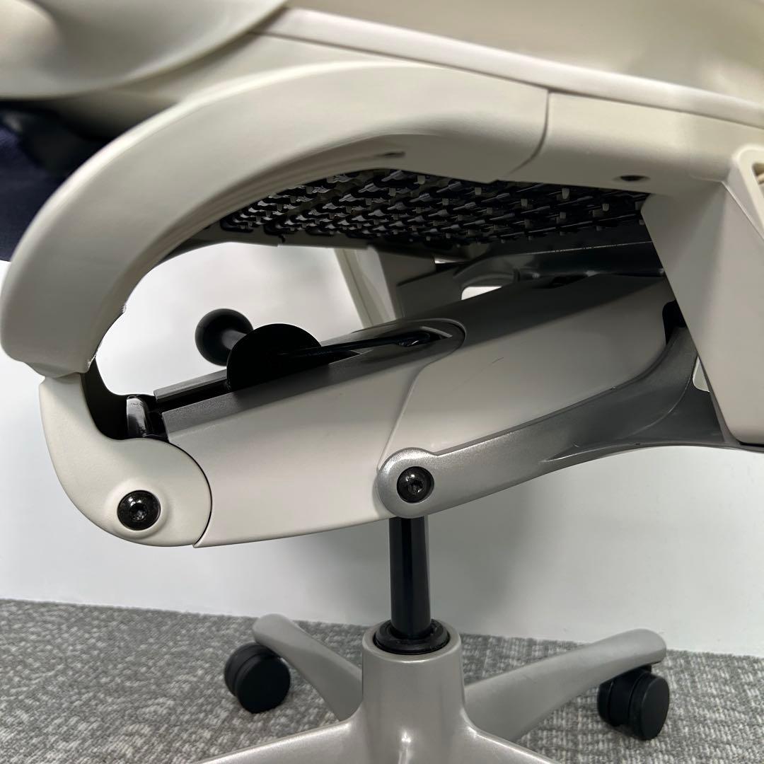 E. エンボディチェア 最高級 ハーマンミラー ホワイト Embody