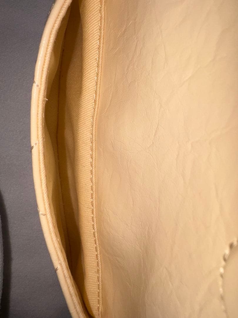 チャールズアンドキースDuo ドゥオ キルトクロスボディーバッグ バターイエロー