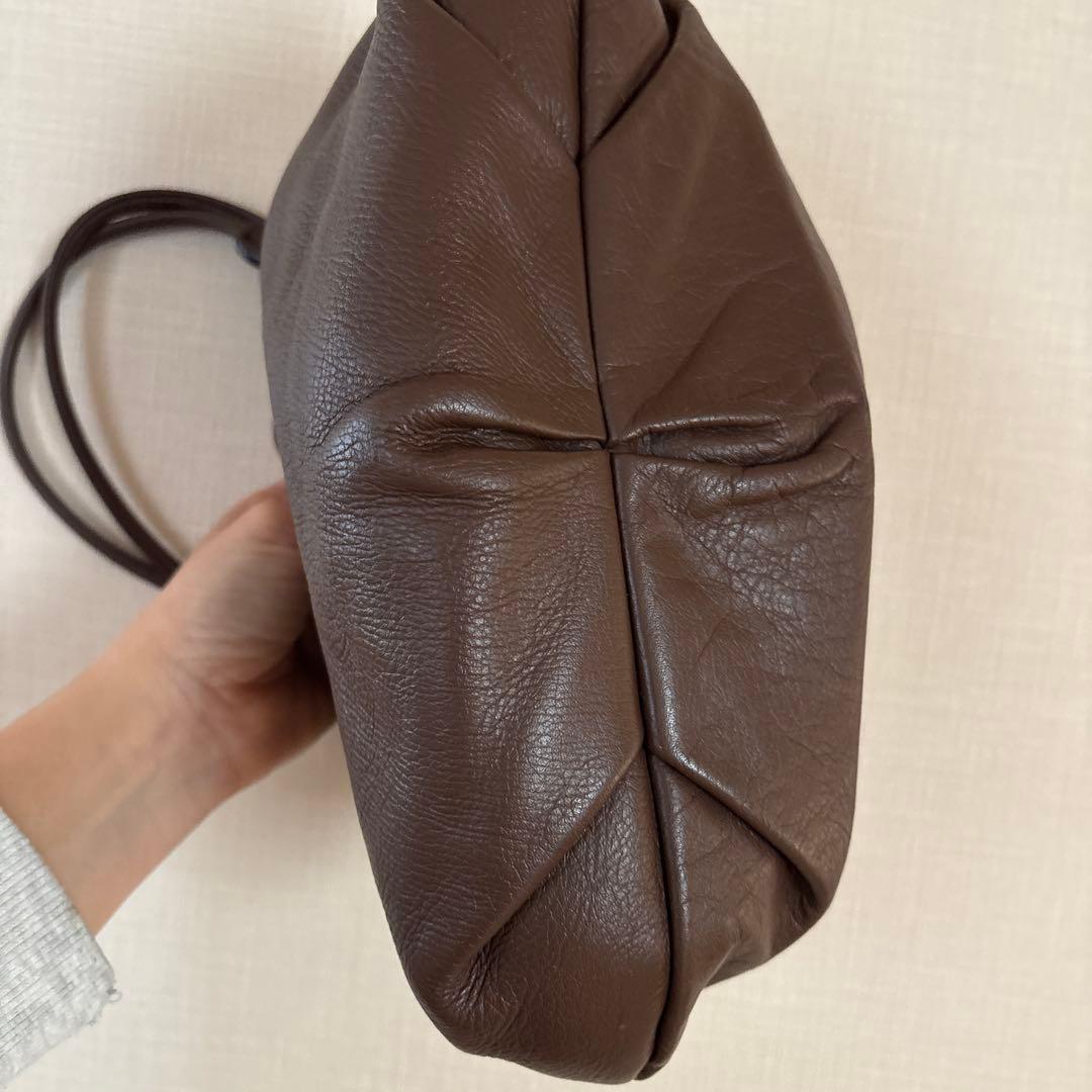 ブラウンレザーショルダーバッグ ギャザー入り