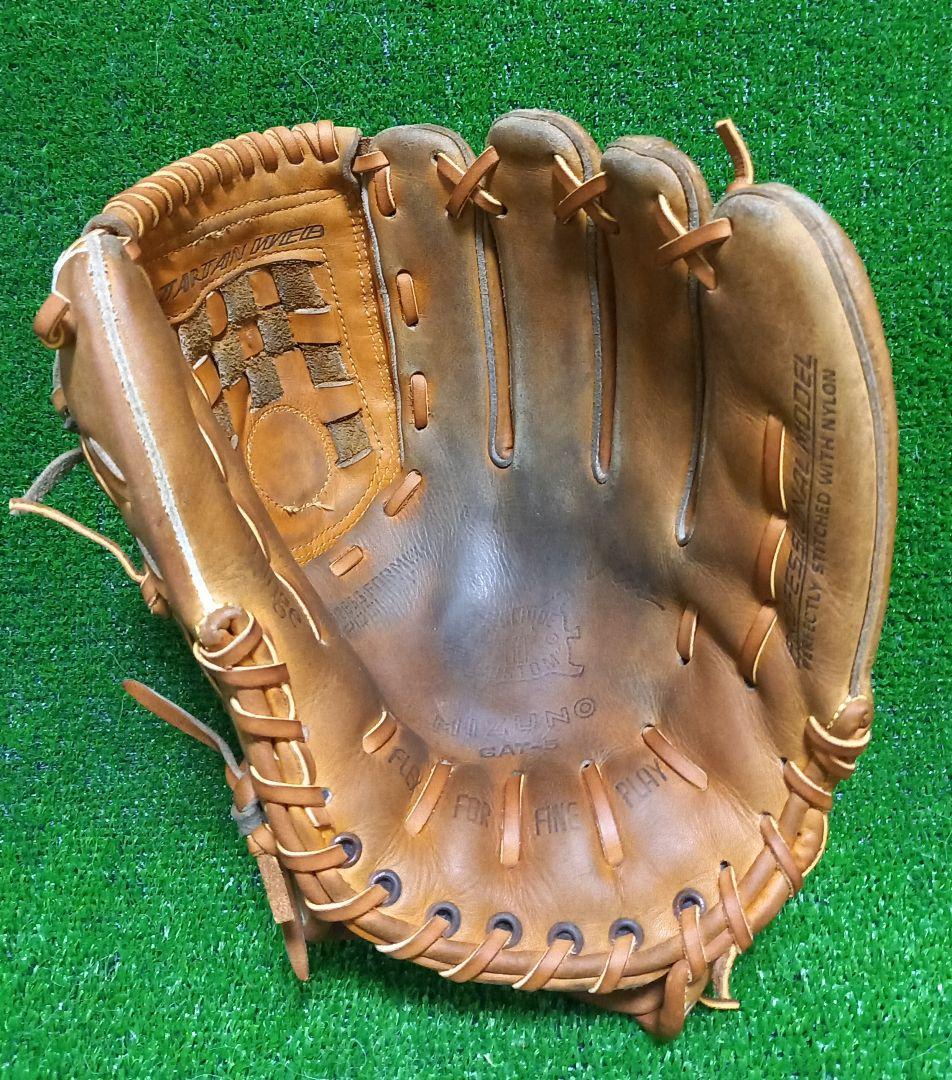 美津濃ワールドウィン硬式グローブ阪急ブレーブス山口高志投手刺繍入り、赤カップ