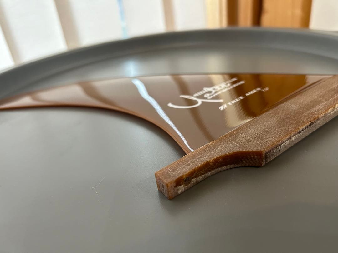 TRUE AMES YATER シングルフィン 7.5インチ ブラウン