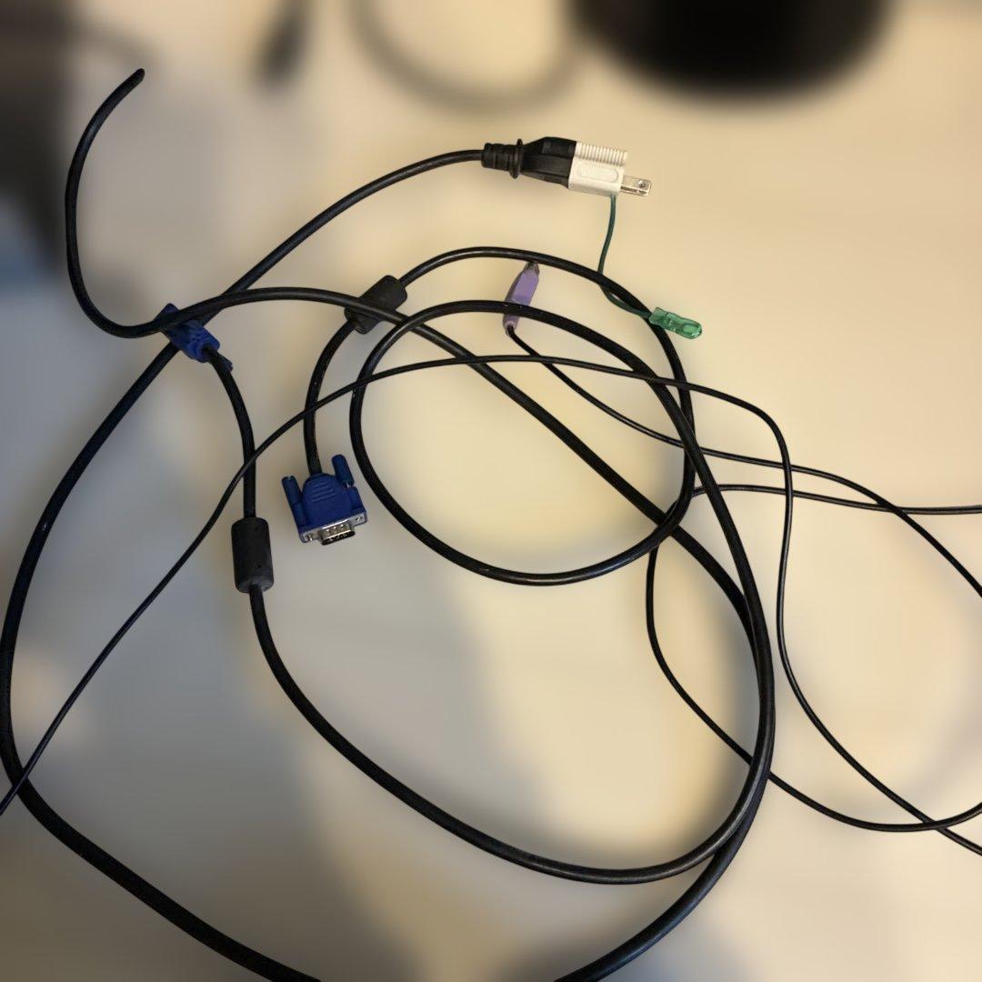 パソコン本体　Windows10 キーボード　液晶ディスプレイ　マウス