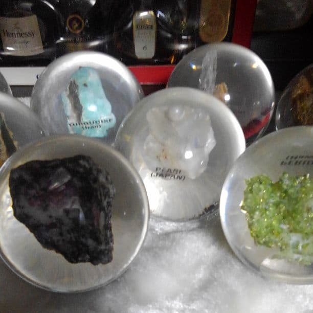 ！！誕生石の原石です。母岩着き観賞用です。