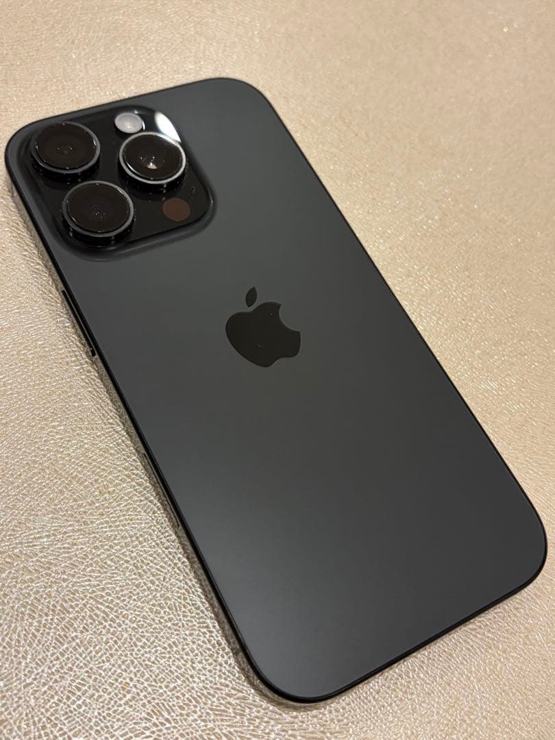 Apple iPhone 16Pro ブラックチタニウム本体（おまけ付き）