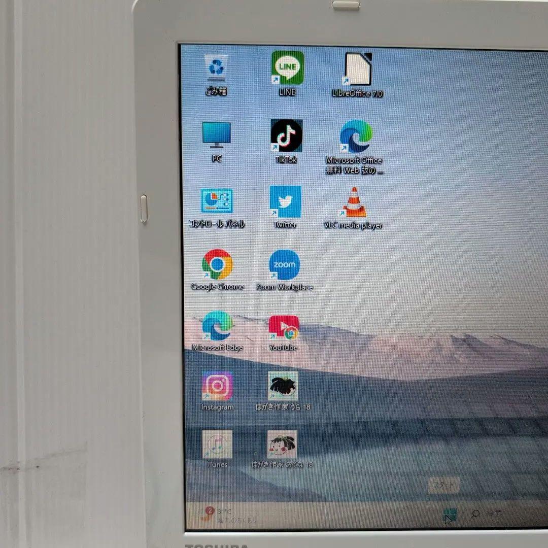 けん　SSD512GBカメラ付き本体金色でキーボードが白色のレアカラー