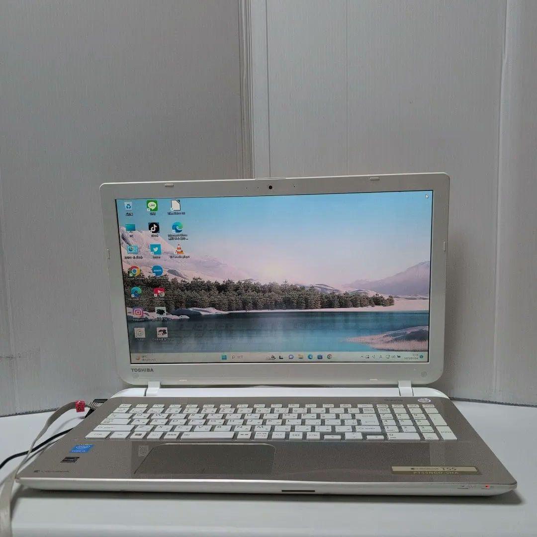 けん　SSD512GBカメラ付き本体金色でキーボードが白色のレアカラー