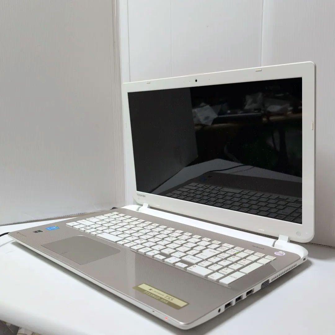 けん　SSD512GBカメラ付き本体金色でキーボードが白色のレアカラー