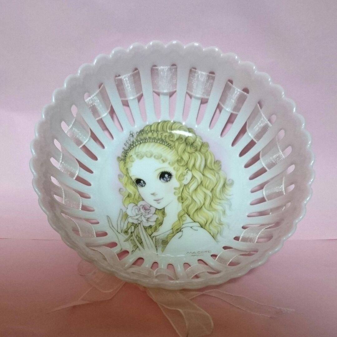 新品未使用※残り1点高橋真琴 (ティアラの薔薇)リボン通し透かしバスケット(丸)