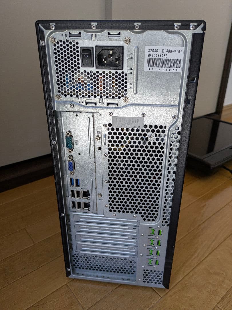 富士通　ワークステーション　Windows Serverライセンス付き