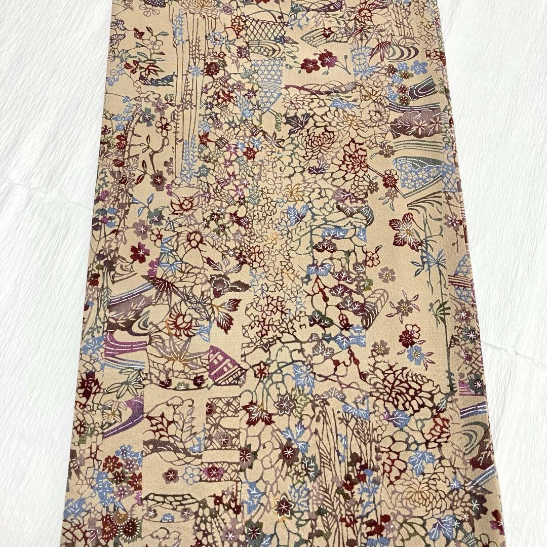 【良品✨】東レシルック　洗える着物　小紋　型染調　伽羅色　薄い茶色　草花模様E6