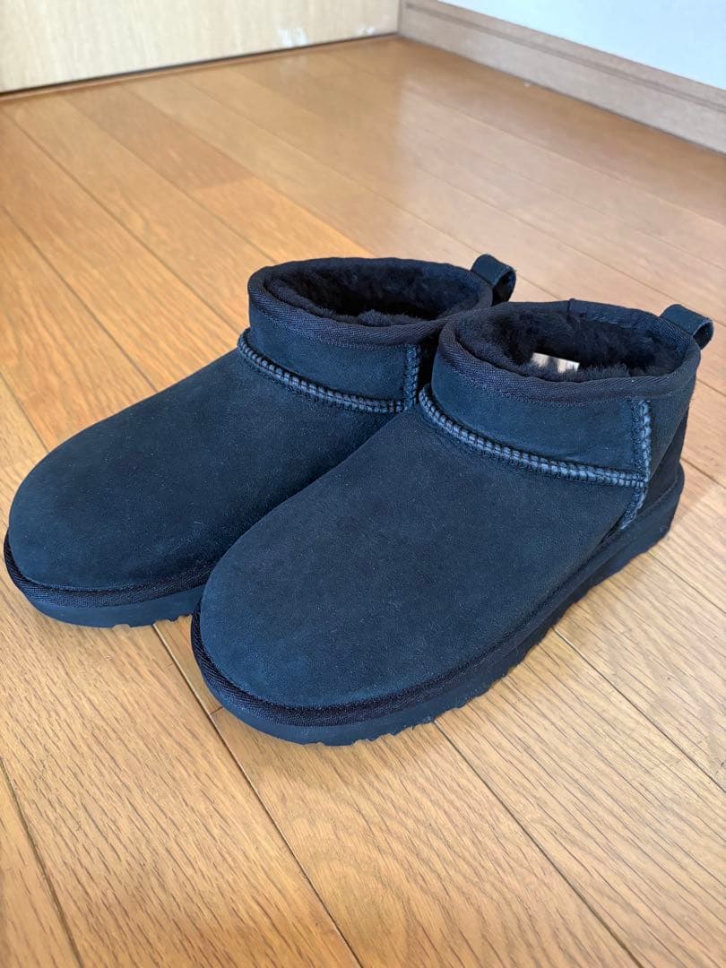 【新品未使用】UGG ブラック ムートンショートブーツ