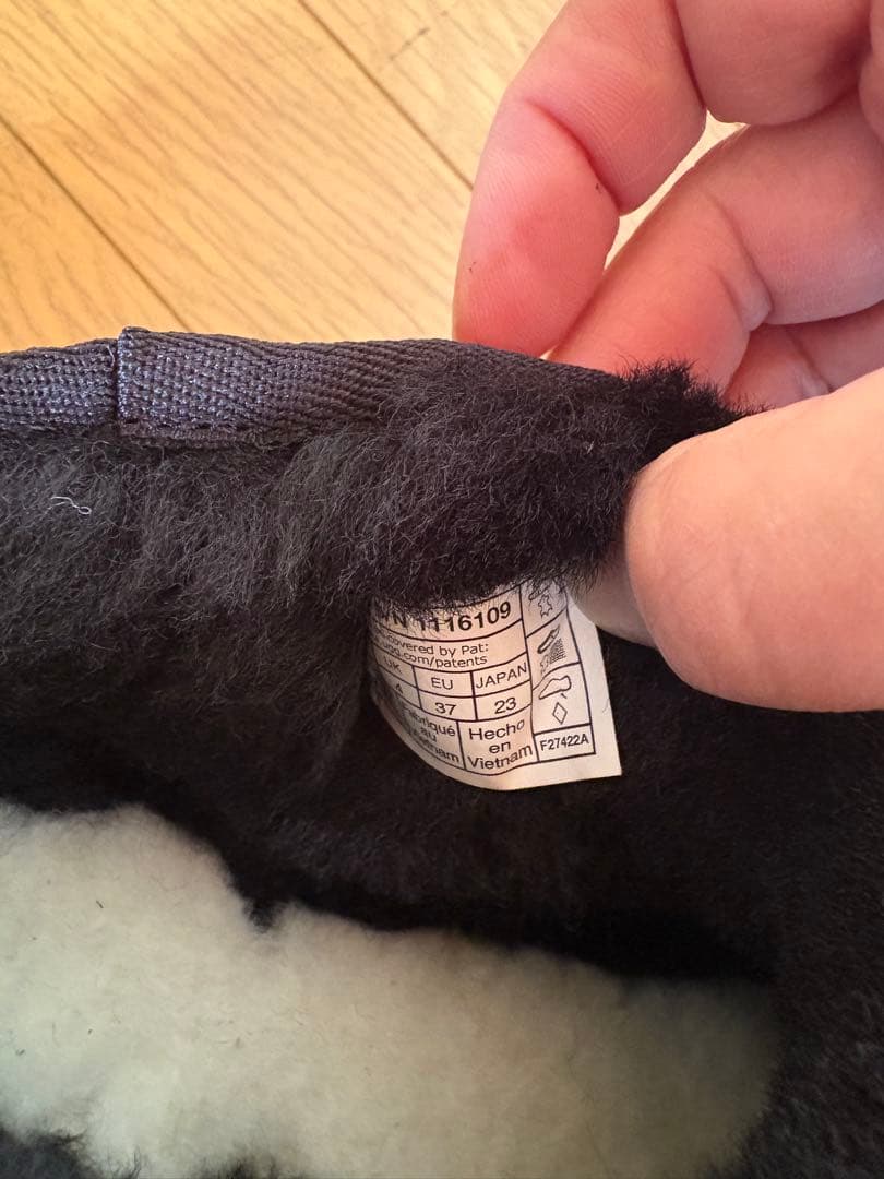 【新品未使用】UGG ブラック ムートンショートブーツ