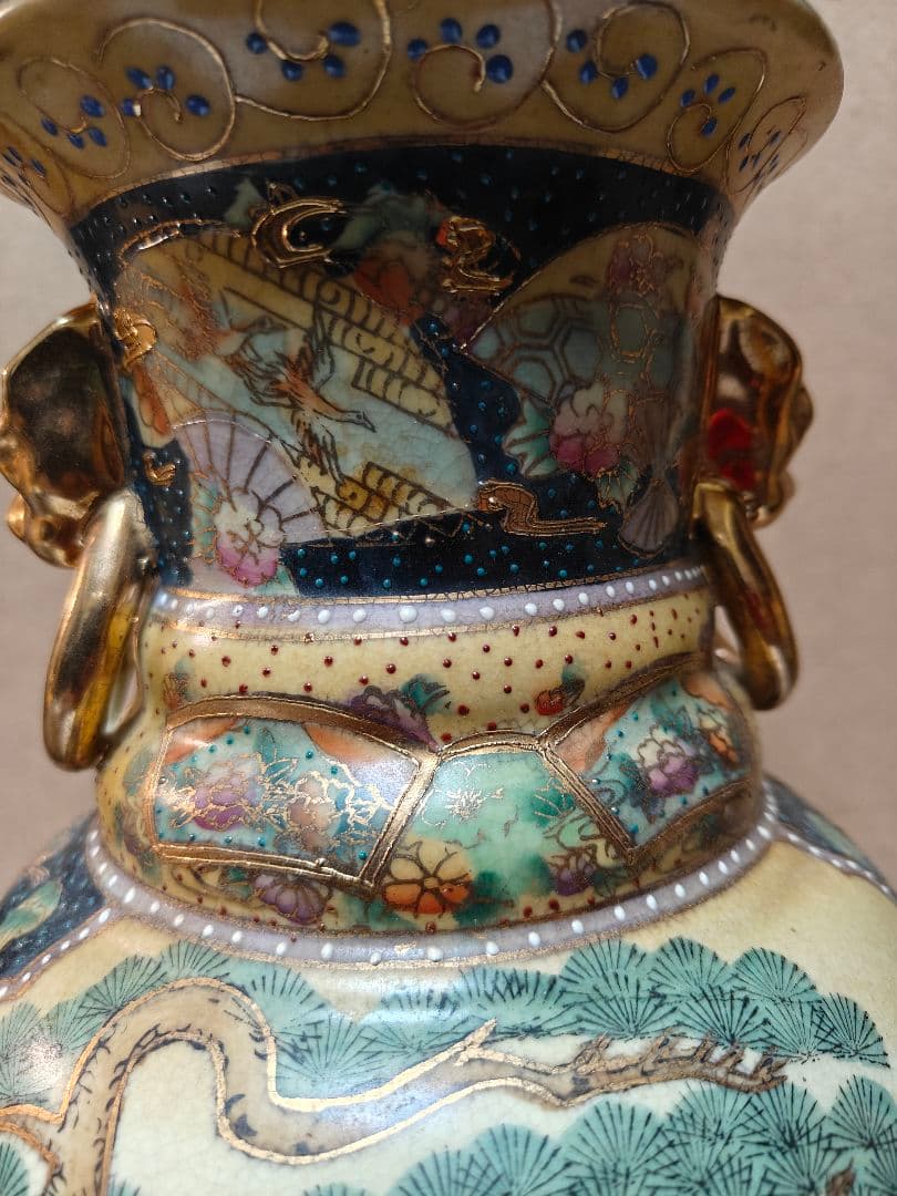 日本の伝統的な絵柄が施された陶器の花瓶非常にまれ