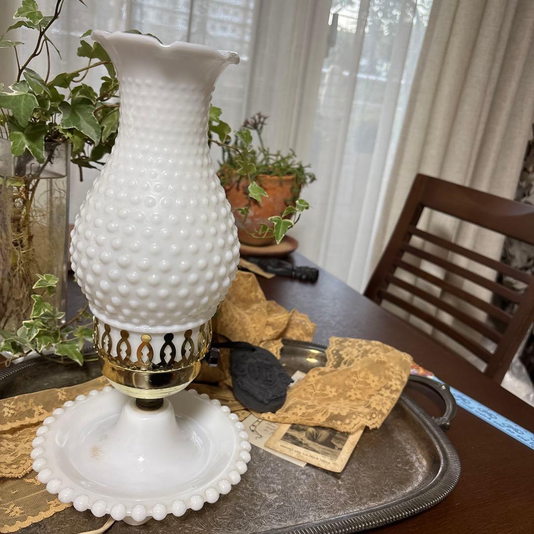 フェントン ボブネイルミルクグラス テーブルランプ