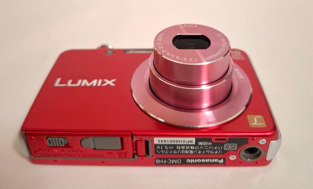 [美品]パナソニック Panasonic LUMIX DMC-FH8 コンデジ