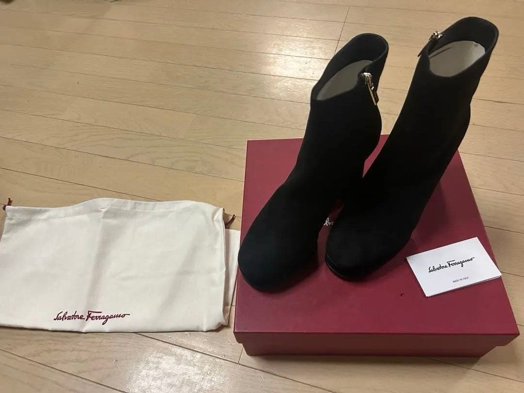 未使用　フェラガモブーツ