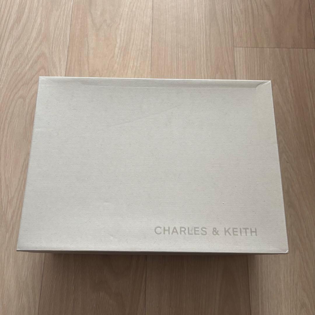 CHARLES & KEITH カバードリッジソール ローファー