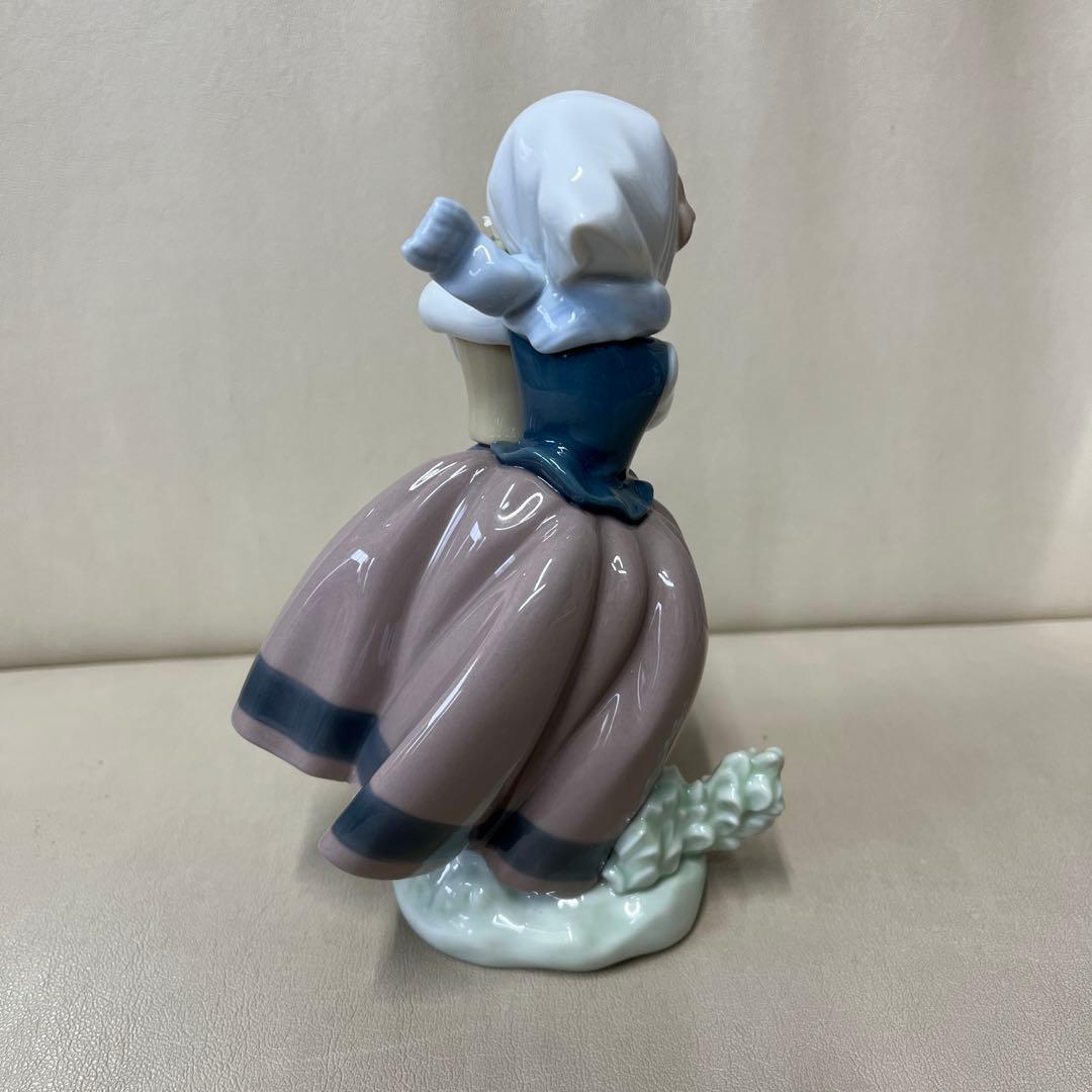 リヤドロ LLADRO磁器人形「Spring is Here(春が来た)」