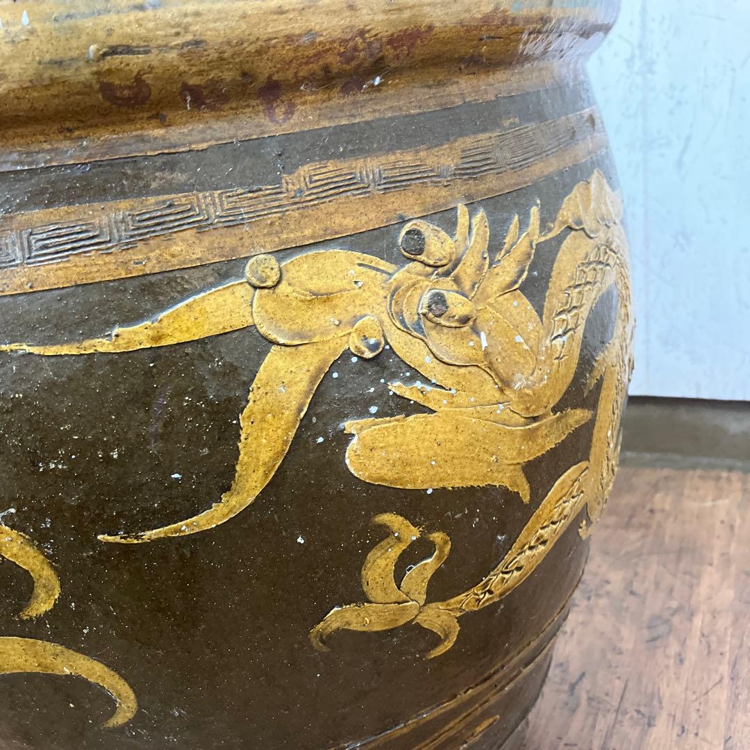 C-壁 昭和レトロ 龍模様 火鉢 陶器製 アンティーク 壺 甕 龍彫り 古民家