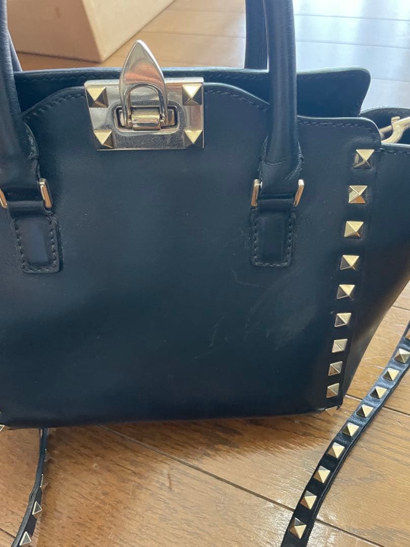 Valentino ブラック レザーバッグ スタッズ付き