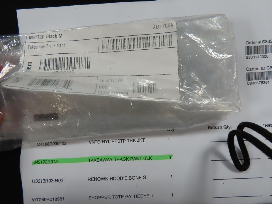 Alo yoga正規アローヨガTakeaway トラックパンツ正規品美品2回のみ