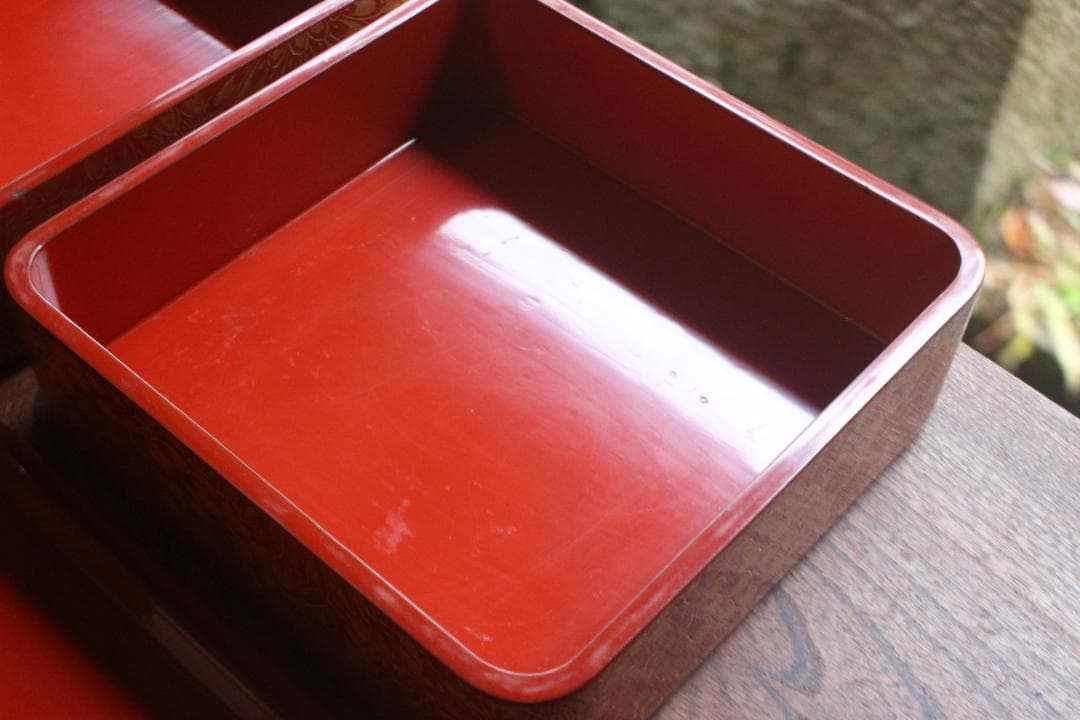 小傷あり！上質朱漆に極上菊詰沈金の映える輪島塗三段重（検重箱お重