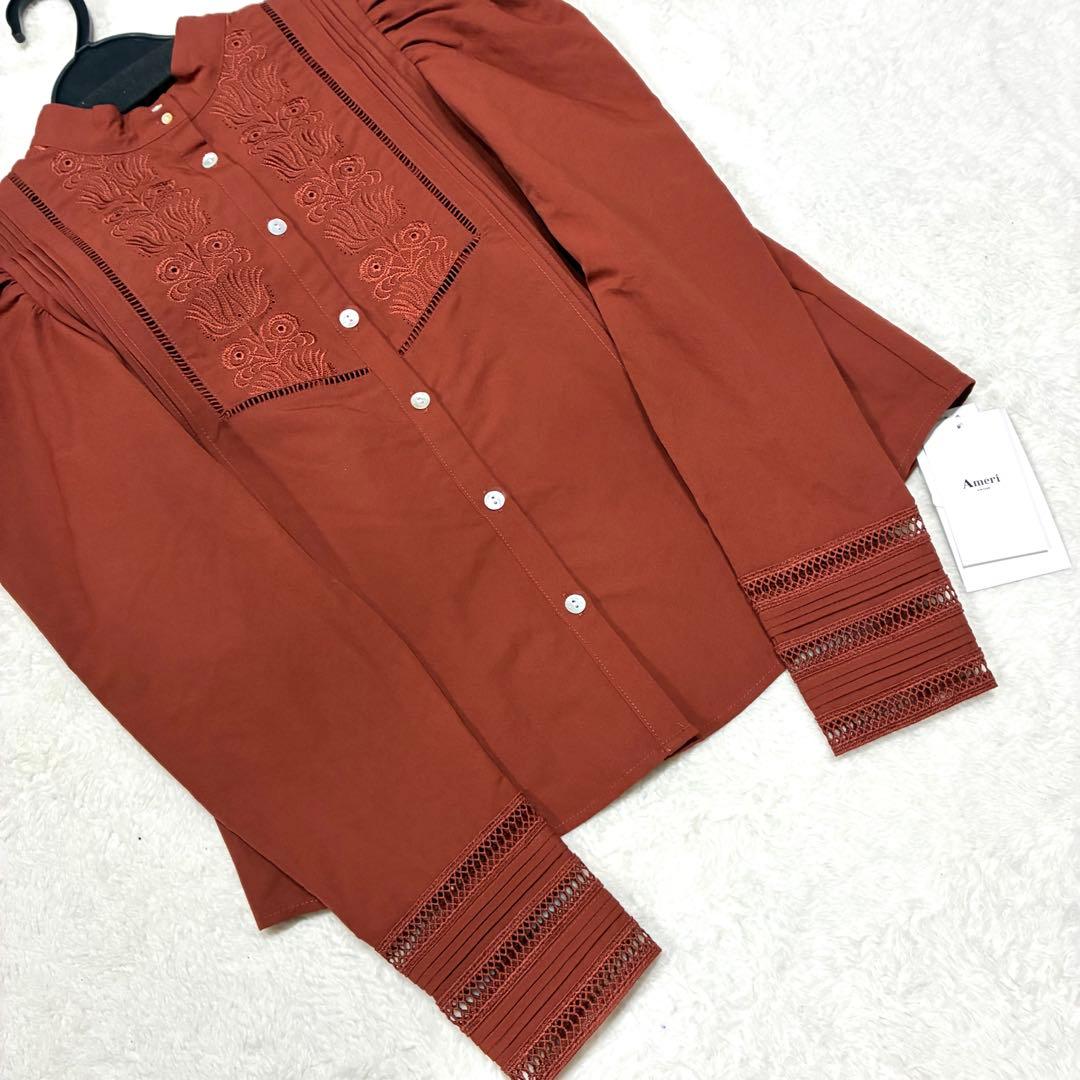 AMERI UND POWER SHOULDER LACE BLOUSE レッド