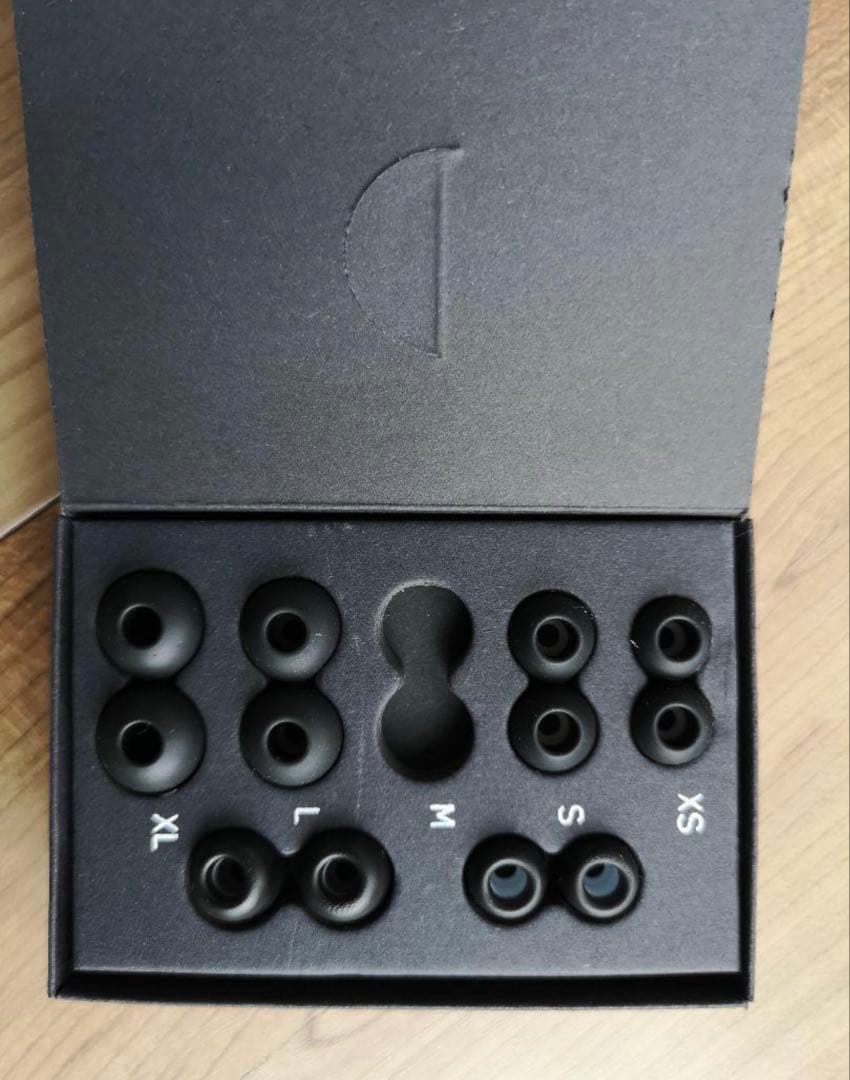 Mercedes-AMG ワイヤレスイヤホン　Master & Dynamic