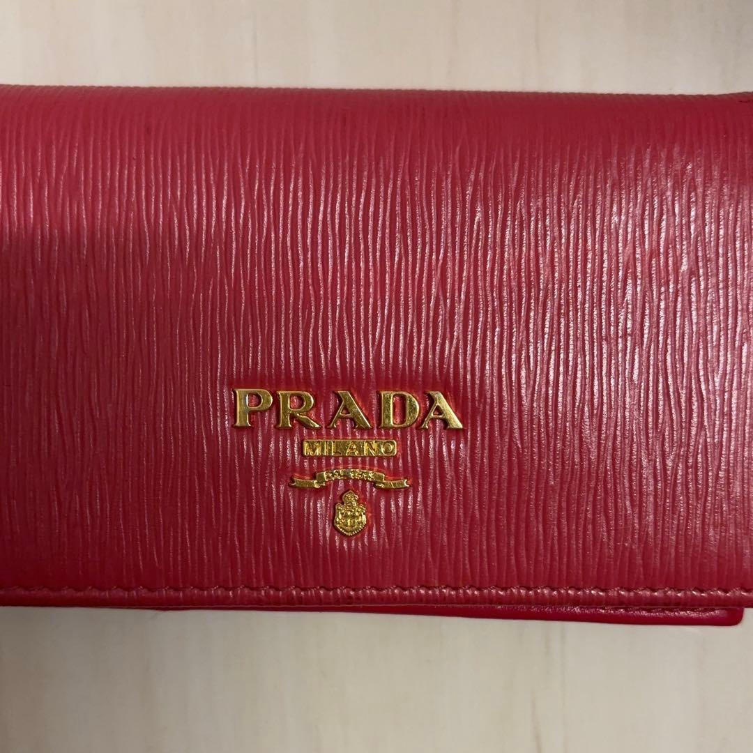 PRADA 名刺入れ 赤 レザー