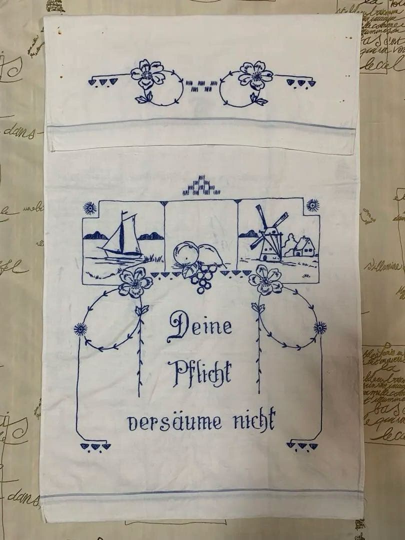 フランスアンティーク　レアなブルーの糸で風景と文字が刺繍されたカーテン！可愛い！