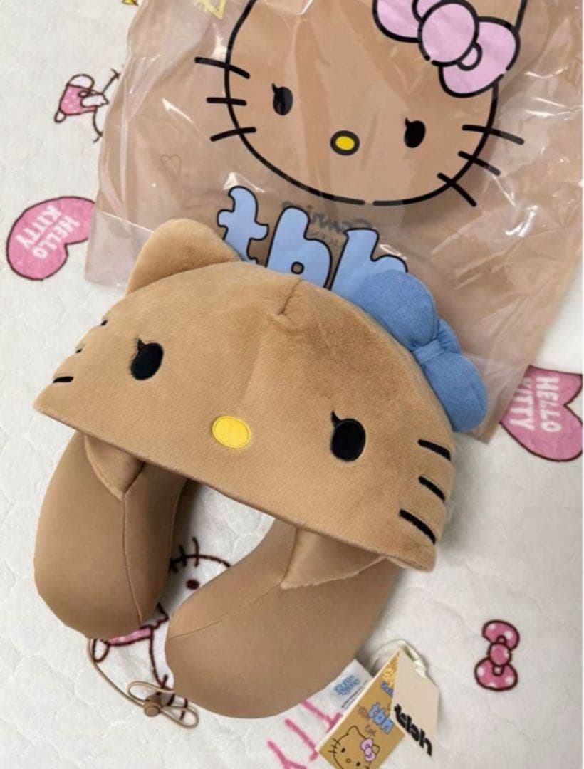 海外限定Hello Kitty x TBH ネックピロー