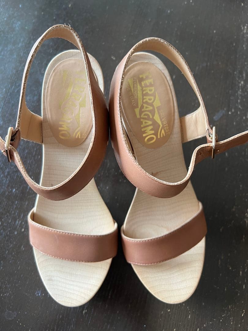 フェラガモウッドサンダル