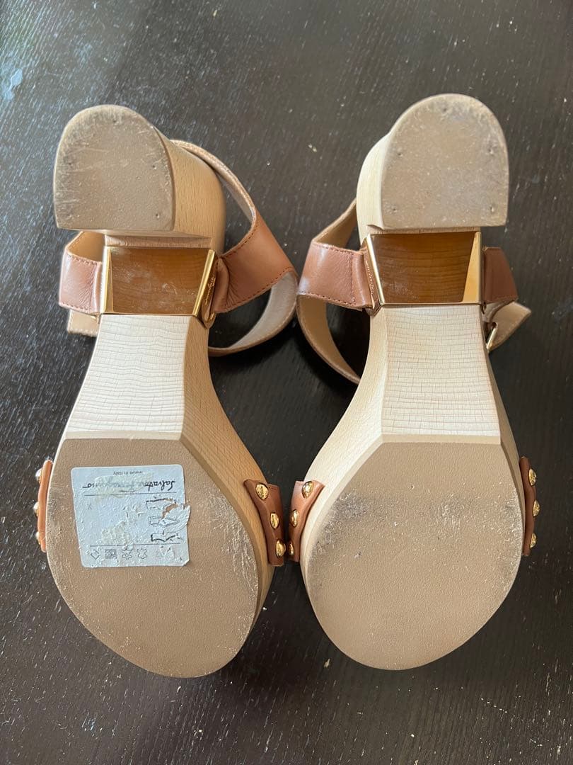 フェラガモウッドサンダル