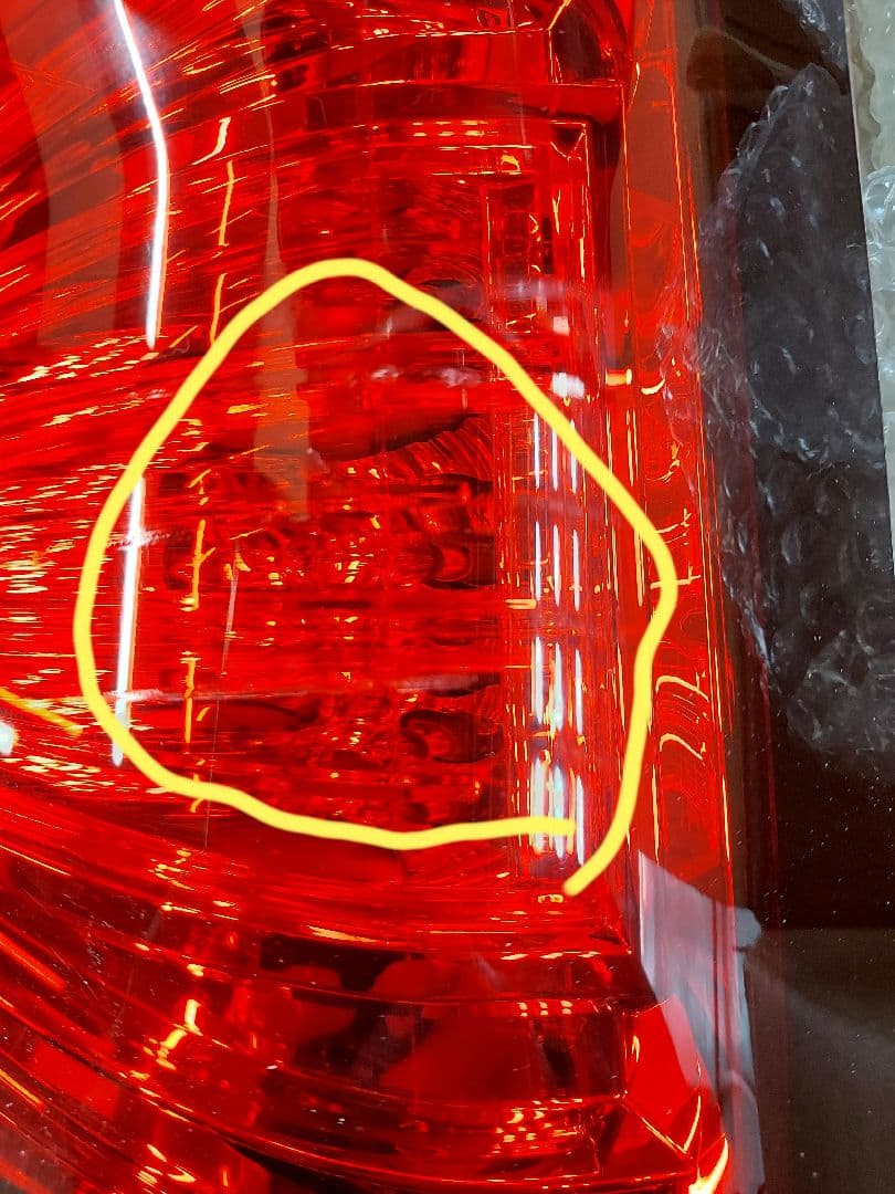 三菱　デリカD5　右テールランプ