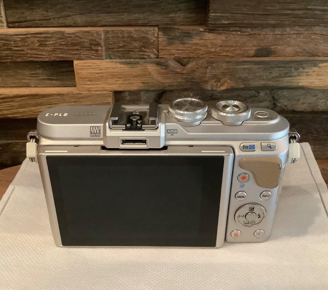 レンズ２本付き OLYMPUS PEN E-PL8 ブラウン ダブルズームキット