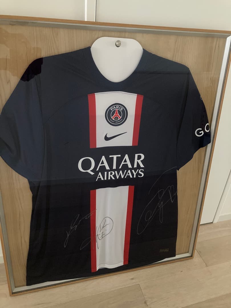 【希少　額入り】メッシ・ネイマール・エンバペ　3選手の直筆サイン入りユニフォーム