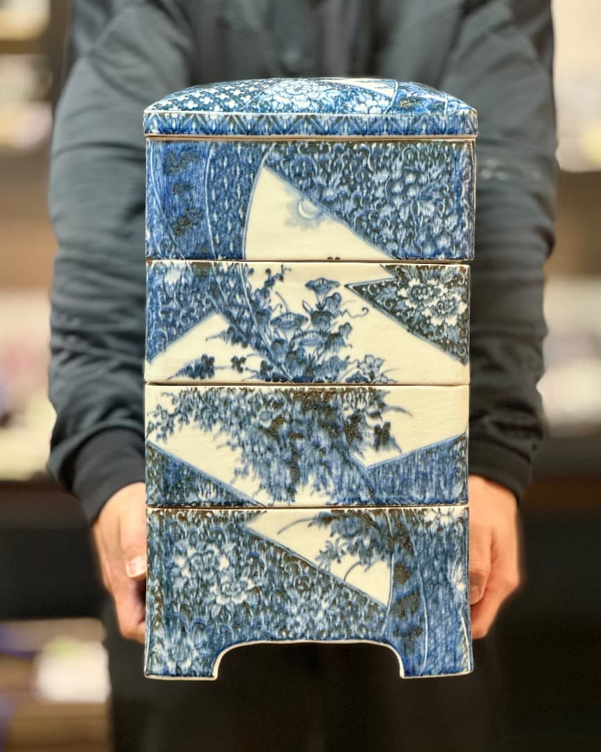 再値下げ　骨董品　染付　四段重　磁器　高さ45cm　お重　重箱