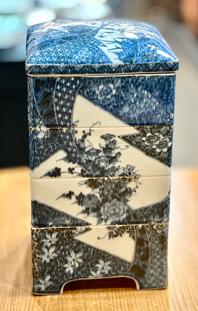 再値下げ　骨董品　染付　四段重　磁器　高さ45cm　お重　重箱