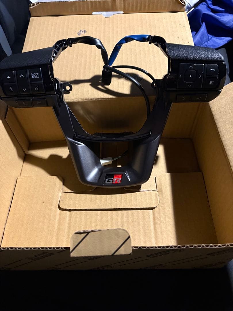 ハイラックスGRスポーツステアリングホイール用パーツ