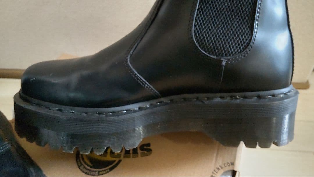 ベ*ン様 ドクターマーチン 厚底 チェルシー 黒 UK9 サイドゴアブーツ QU