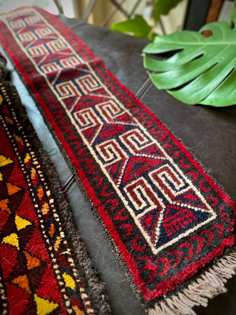 トライバルラグ　ヴィンテージラグ　ミニラグ　バルーチ　プリミティブ　ミニランナー