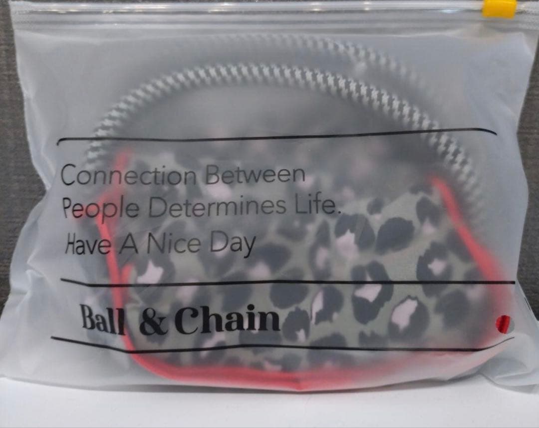 日焼けキティ レオパード ボールアンドチェーン