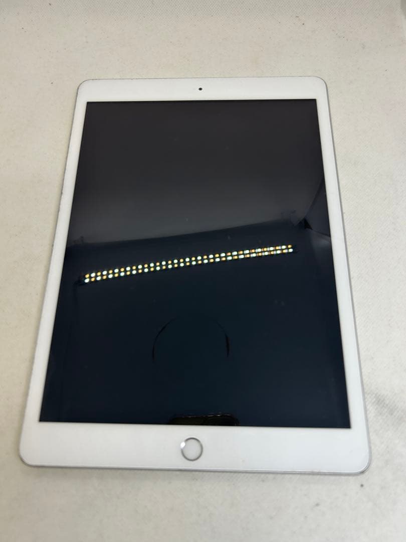 訳アリ　iPad 7世代　32GB シルバー　Wi-Fi　中古