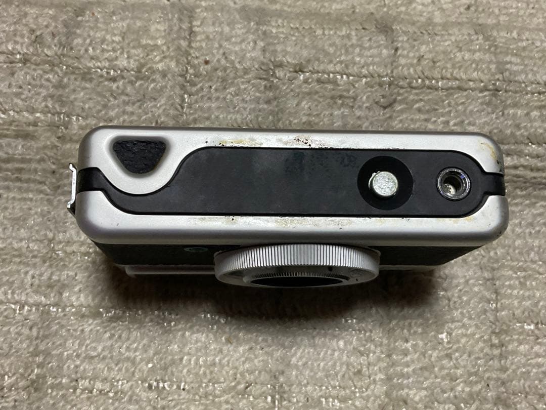 Canon／小型フイルムカメラ。【外部錆あります。内部多少汚れがございます】