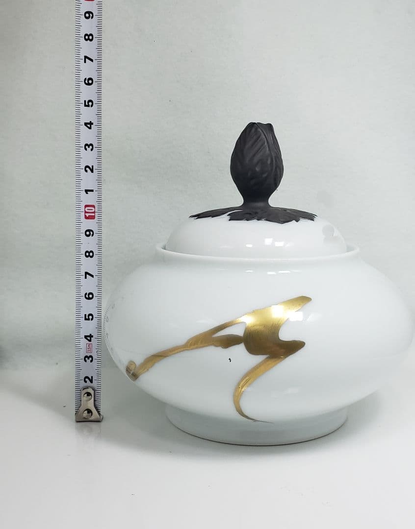 深川製磁 金彩薔薇彫刻方型蓋物 【飛翔】 箱入美品 創業100周年記念品 陶箱