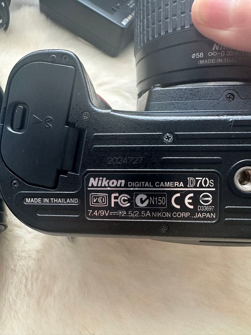Nikon D70sデジタル一眼レフカメラ、レンズ２つ付き