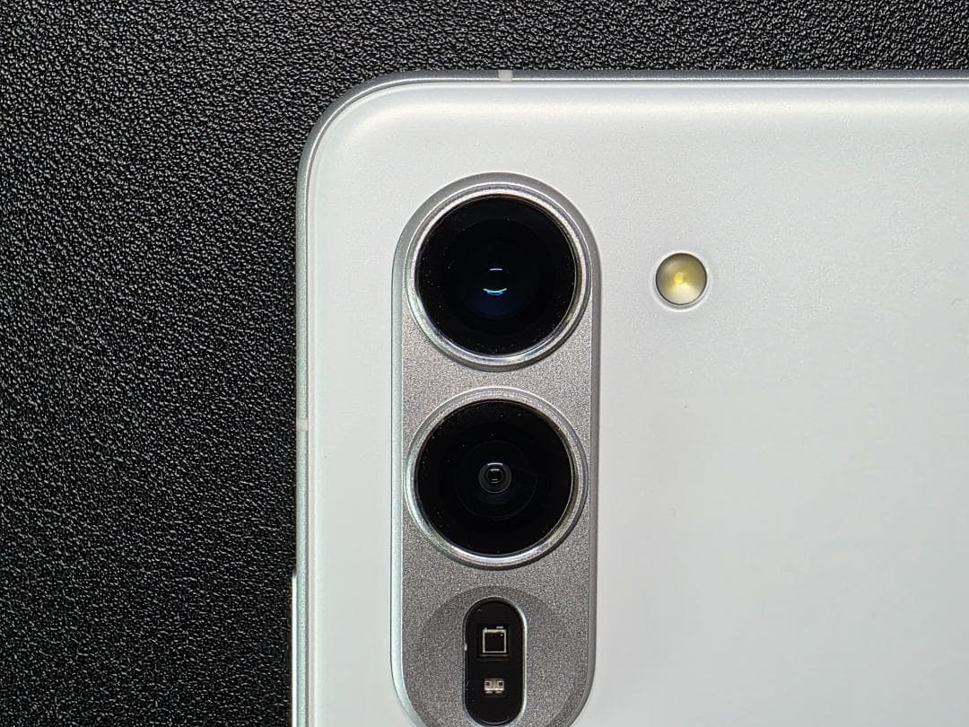 arrows Alpha ホワイト 12GB/512GB SIMフリー版