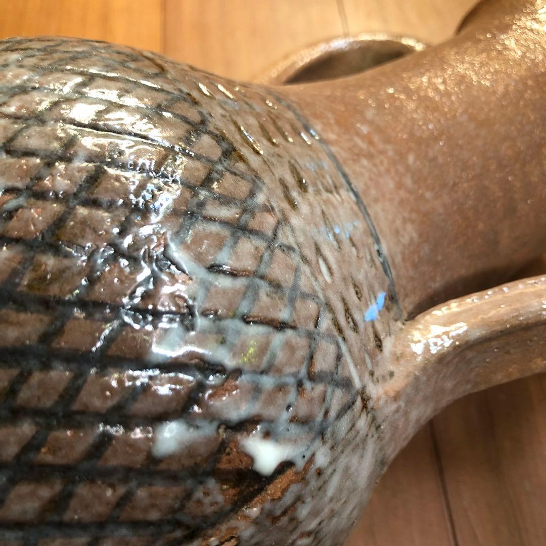骨董品 青い光が美しい持ち手付き茶色陶器壺 茶道花道水壺 弥生式土器水瓶 作家物